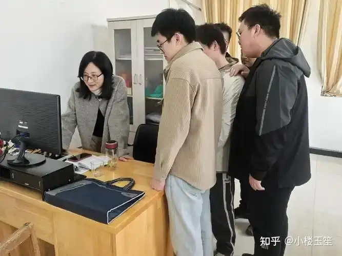 作为实验室师兄师姐，是否有义务对师弟师妹倾囊相助？