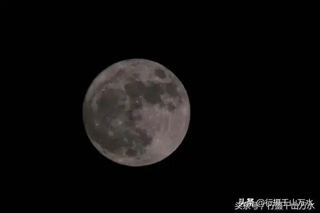 夜晚拍月亮的相机参数是什么（专业模式拍月亮参数）