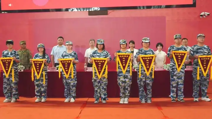 淬火成钢 筑梦启航 | 2025级新生军训闭营仪式暨开学典礼圆满落幕!(图5)