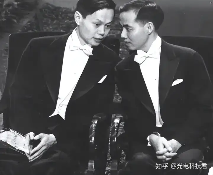 如何看待杨振宁国内外的评价大相径庭? - 知乎