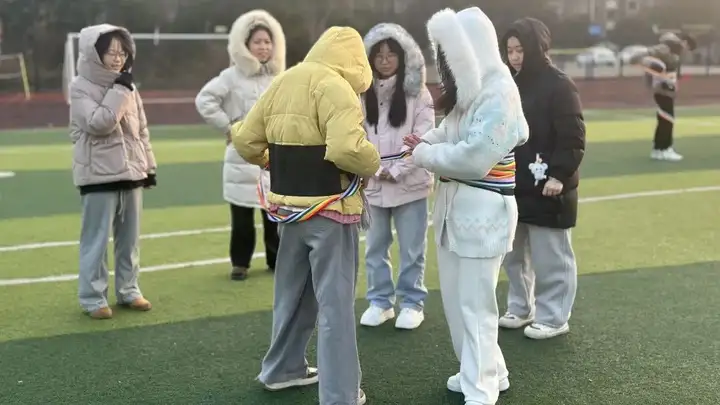 浙江省广播电视中等专业学校富阳校区趣味运动会圆满结束!(图4) 浙江省广播电视中等专业学校富阳校区趣味运动会圆满结束!(图4)