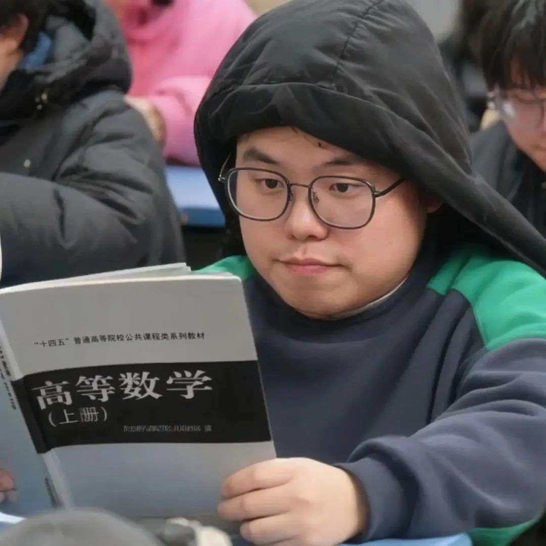 时隔两年，我又被AI写真整破防了。。。