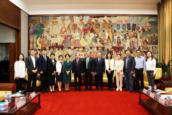 国家图书馆、中国文物交流中心与大唐西市集团签订合作协议共建“文化数字丝绸之路”