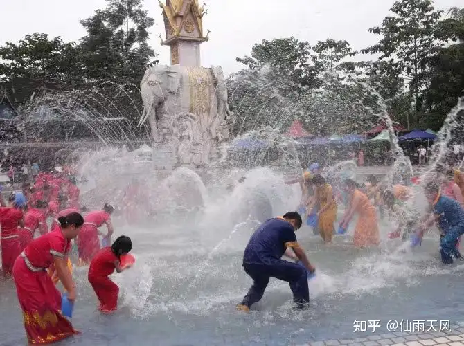 为什么云南泼水节变味了？