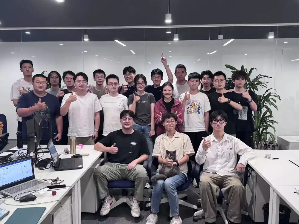 手搓第一个AI程序后，这位95后决定“反共识”创业｜AI原生100