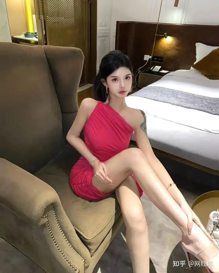 INS美女夏媛 |  肤白貌美，优雅姿势，长腿御姐 Instagram-第20张