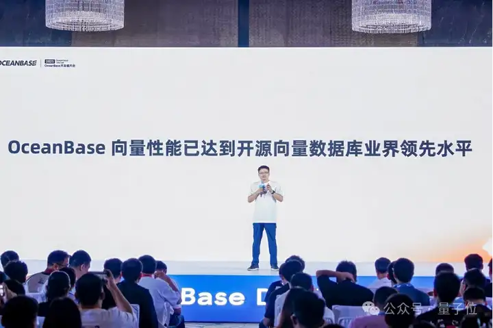 OceanBase全面拥抱AI！首发PowerRAG产品，CTO杨传辉详解AI战略