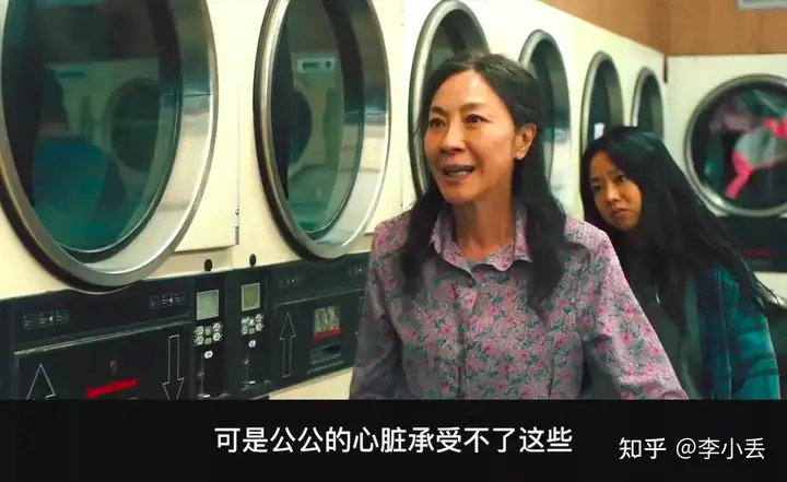 如何评价杨紫琼主演的电影《瞬息全宇宙》？(瞬息间什么意思)
