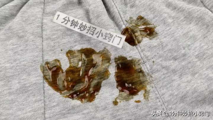 衣服上有油渍怎么清洗最有效（衣服洗过了还有油印）