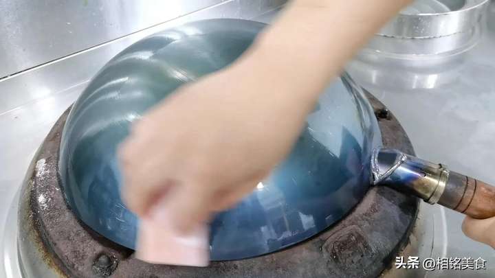 铁锅第一次用怎么处理后不生锈？生铁锅第一次处理方法