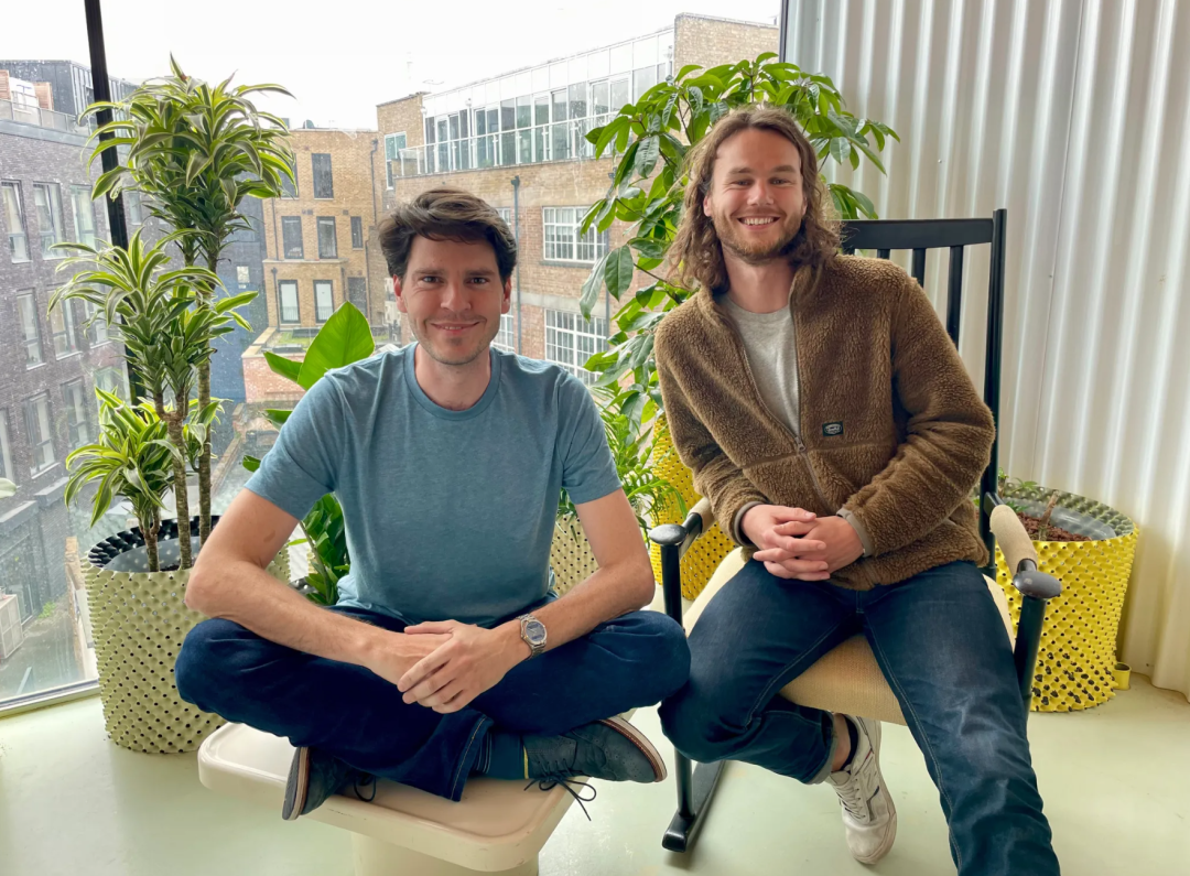Granola：ChatGPT、Notion 都入场的 AI 纪要，能真正沉淀工作流吗？