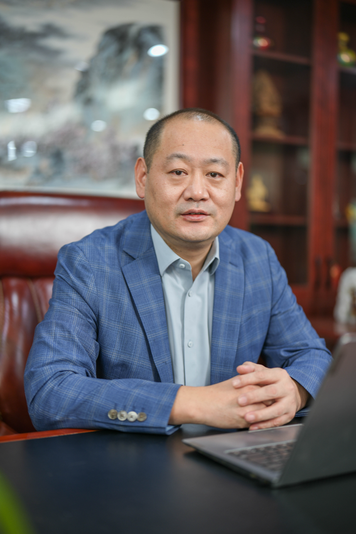 理臣中国董事长李亚的行业担当:为企业服务发展注入新动力