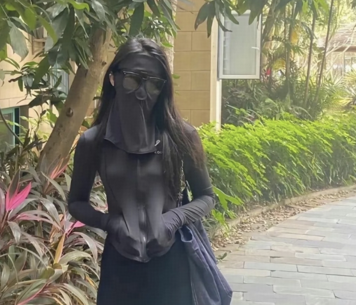 医生提醒女性勿过度防晒，失眠抑郁的人大都缺维生素D，怎样防晒才刚好？