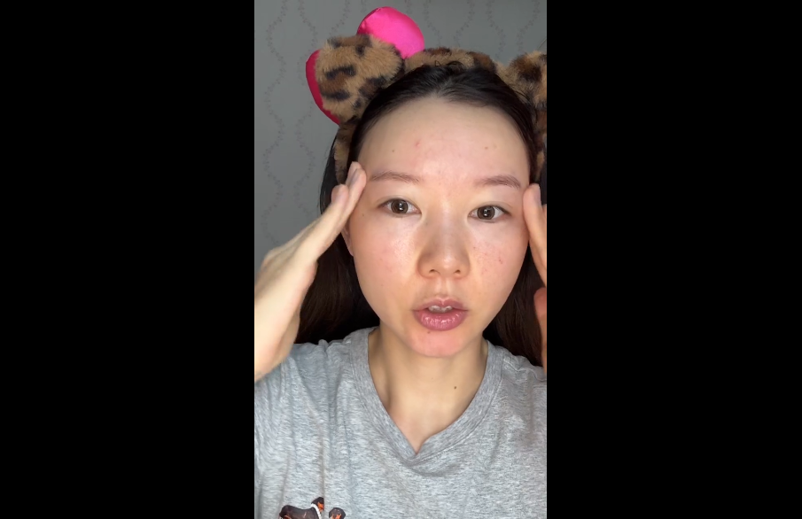 珂珂宝抖音复播，素面朝天关美颜换赛道进入美妆博主-墨铺