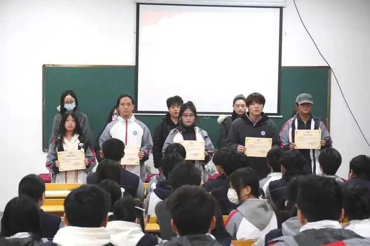 【紅色校園】信念如磐礪初心 青春揚(yáng)帆擔(dān)使命 | 塘棲校區(qū)團(tuán)課順利結(jié)業(yè)!(圖11) 【紅色校園】信念如磐礪初心 青春揚(yáng)帆擔(dān)使命 | 塘棲校區(qū)團(tuán)課順利結(jié)業(yè)!(圖11)