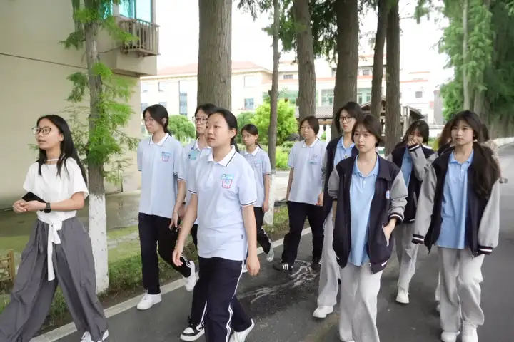 【活力校园】且行且观识百态 亦思亦学正青春 | 我校塘栖校区学子走进临平开展实践活动(图8)