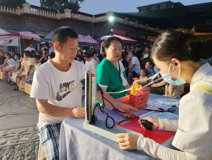 天津欧亚肛肠医院消夏晚会送健康 共建活动不停歇