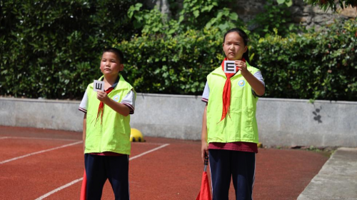 “雏鹰亮眼行动”授牌暨竹山县中小学生悦光明·千里眼大赛正式启动