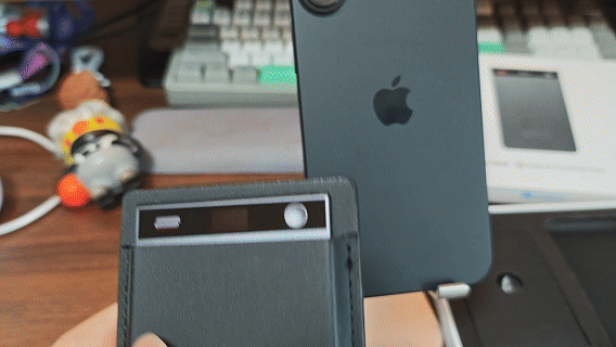 被iPhone逼急了，我决定花1499买了个AI录音卡片。