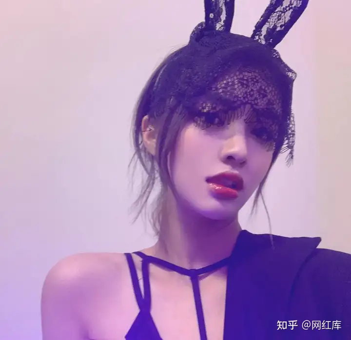 INS美女 | 美国留学的川妹子cara，精致颜值 完美身材 Instagram-第3张