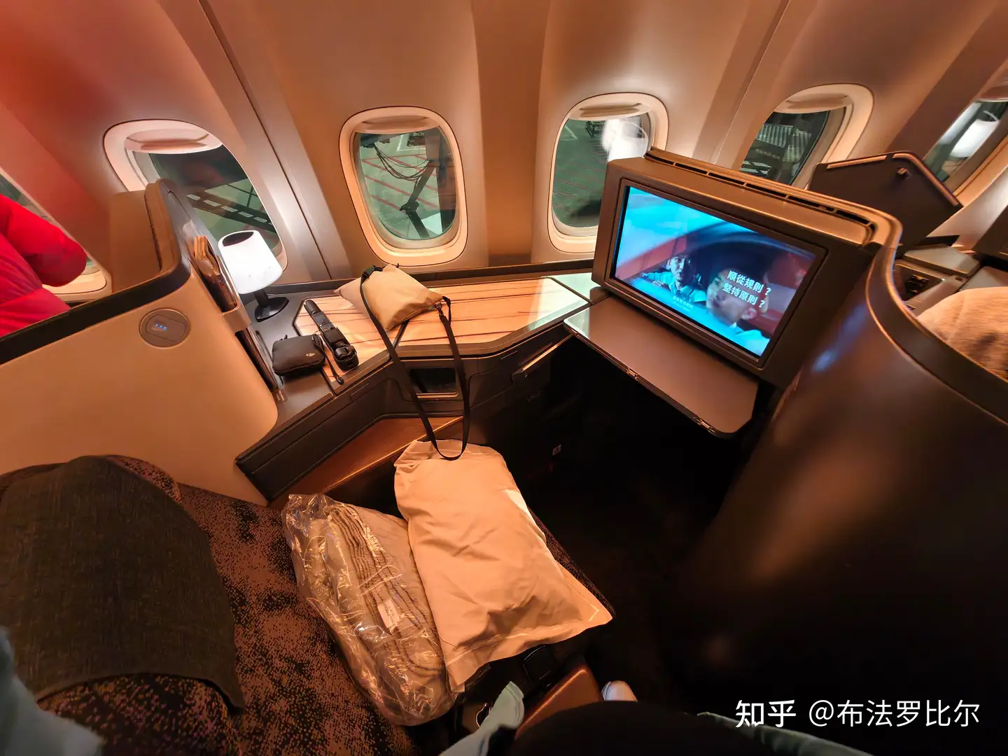 飞机头等舱真的比经济舱舒服很多吗？