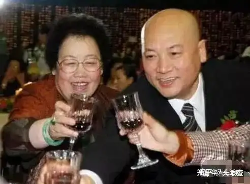 知名女企业家陈丽华逝世，享年 85 岁，系唐僧扮演者迟重瑞夫人，如何评价其商业成就和对紫檀文化的影响？