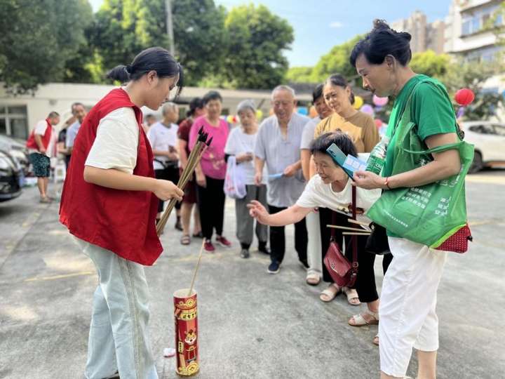 “月圆人圆中秋时，共话和谐邻里情”——中秋主题活动