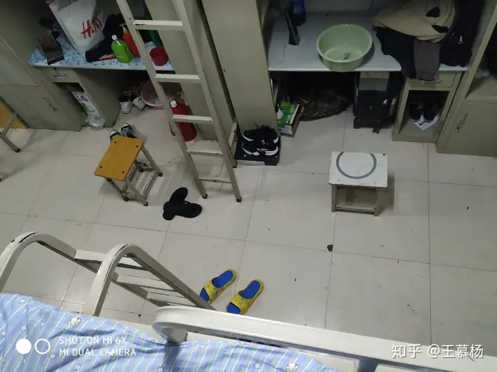 听八九十年代上大学的人说，他们那时候很少有宿舍矛盾，但现在大学生宿舍问题为什么这么多呢?