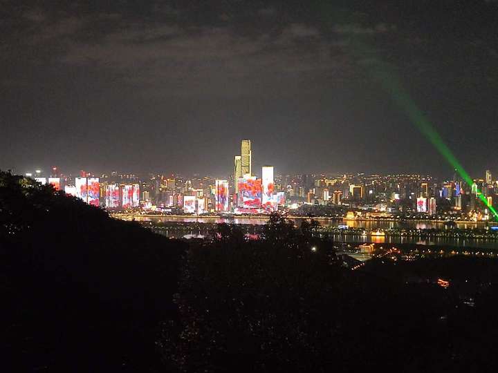 爬山归来大汗淋漓|米娜娜