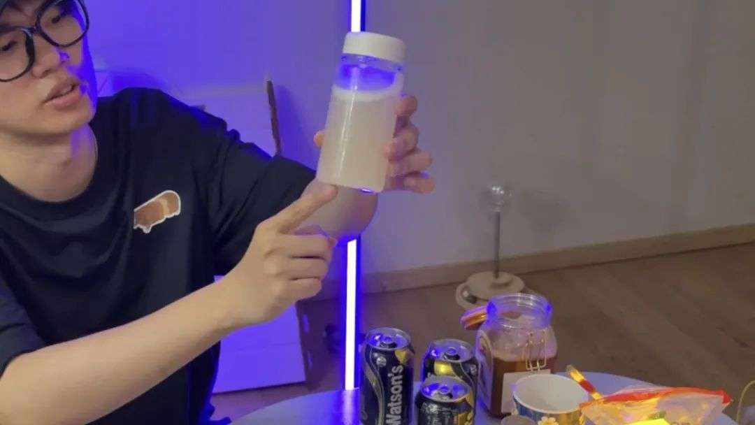 我用新版AI搜索再现了雪碧66年来的所有口味！