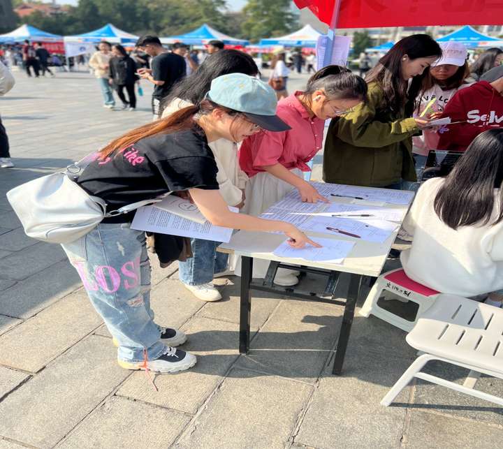 河南大学开展“河大秋韵，社彩纷呈”—第二十三届社团巡礼节活动