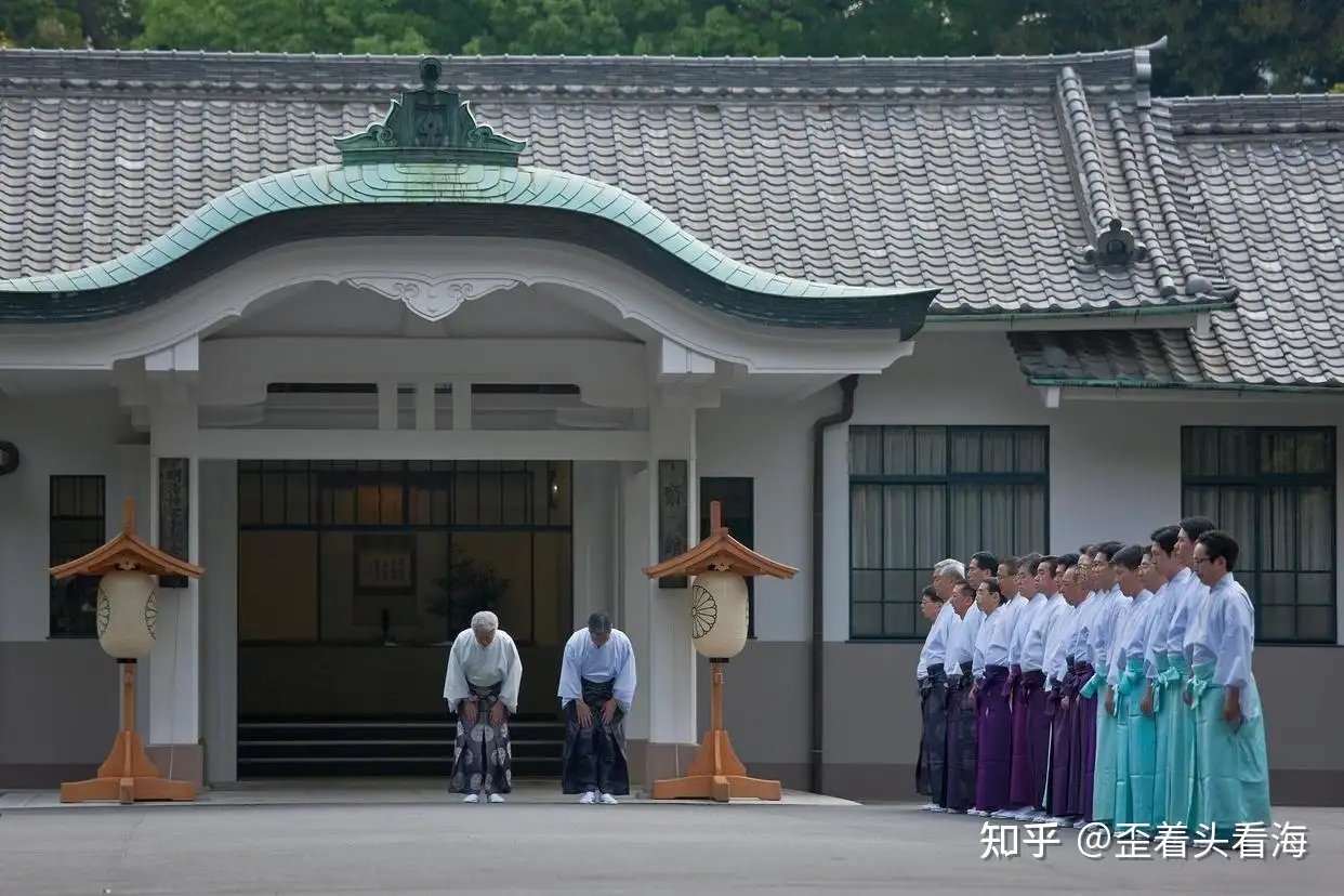 日本人信什么教比较多？除了幕府时期的武士道精神，他们的精神体系核心