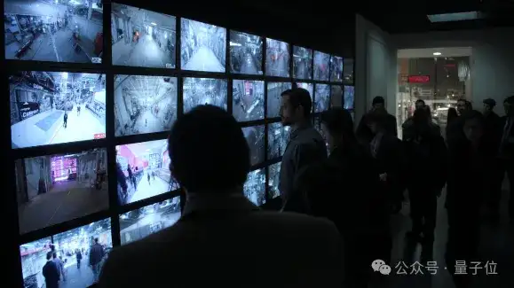 AI在实时视频里秒“剪”出你想要的部分！输入文字/图/视频片段，它都能秒懂｜ICCV2025