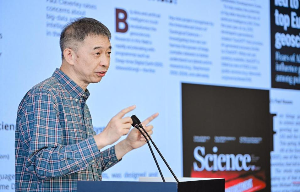 定义科学智能2.0：在WAIC，复旦与上智院的答案是开放协作、科学家为中心，以及一个「合作伙伴」