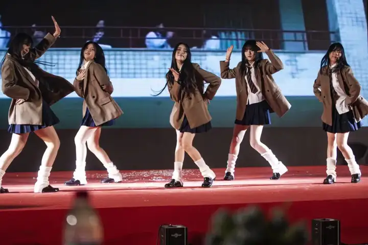 【活力校園】體藝融匯 活力迎新 | 塘棲校區(qū)體育藝術(shù)節(jié)閉幕式暨元旦晚會圓滿落幕!(圖13) 【活力校園】體藝融匯 活力迎新 | 塘棲校區(qū)體育藝術(shù)節(jié)閉幕式暨元旦晚會圓滿落幕!(圖13)