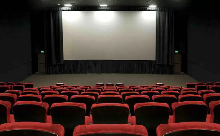 多地电影院有序开放，12 月 4 日影院营业率已逐步回升至约 47 %，哪些信息值得关注？
