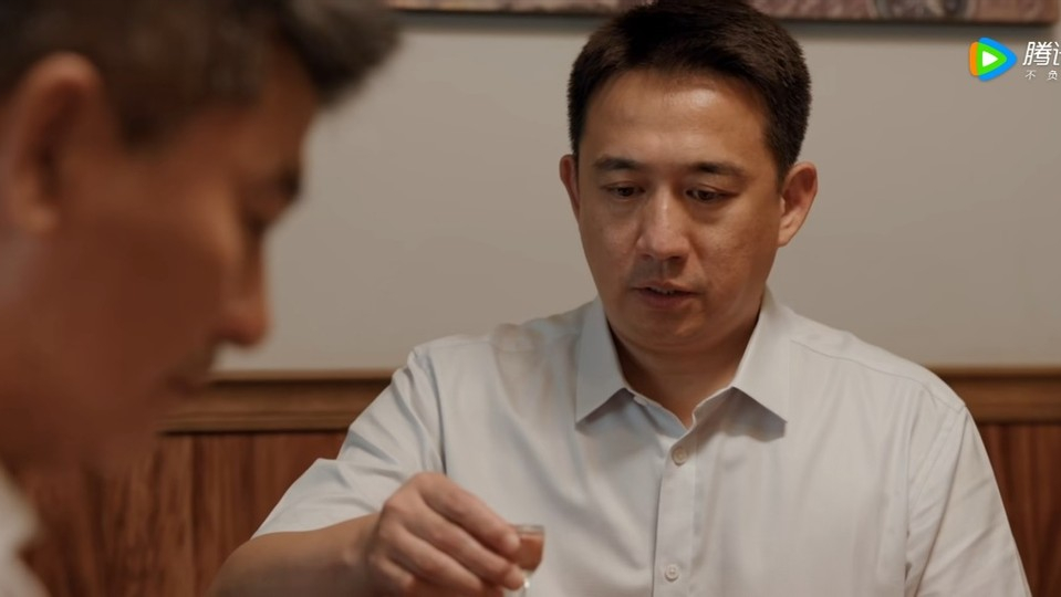 黄磊是北京电影学院的教师,近几年来主要活跃于各大综艺,参演的影视