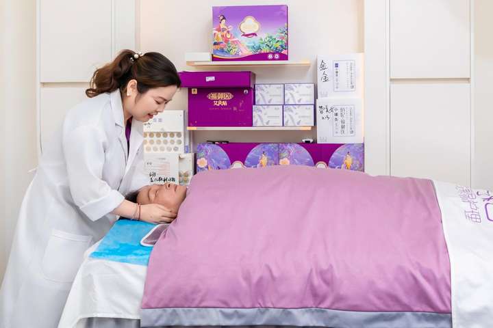 客户终于不用"花钱买安慰"！俏妃云智护机器人让养生效果看得见