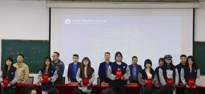 【活力校园】乐育五色铸根基 表彰先进启新程 | 富阳校区春季开学典礼暨表彰大会(图11)