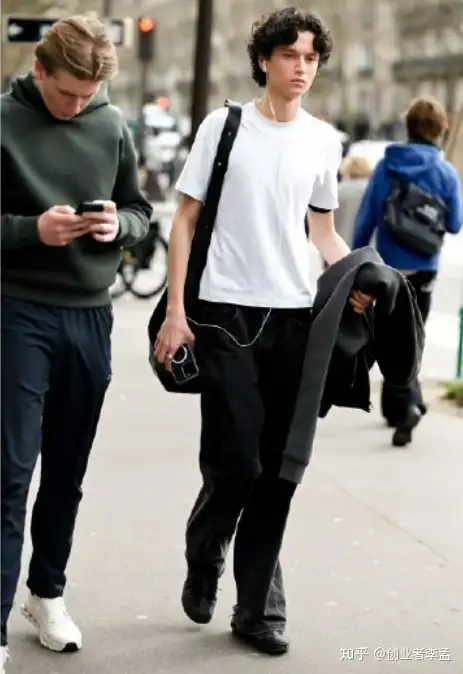 如何看待近期的耳机复古潮？为什么年轻人突然放弃无线耳机，转回有线？