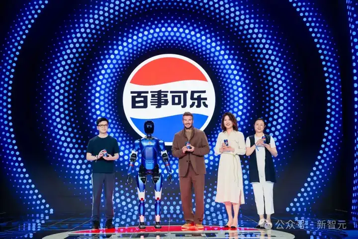 这届机器人太会了！百事蓝宝出道，人形机器人也开始卷情绪价值了