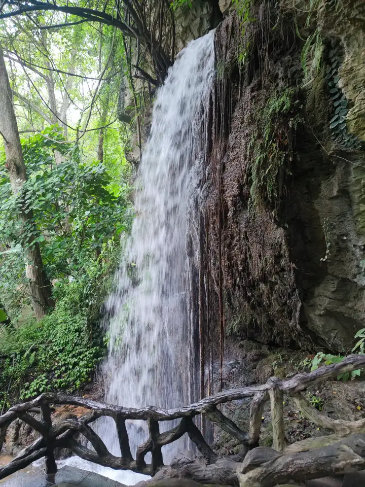 黄果树瀑布在贵州哪里（黄果树瀑布景区旅游攻略）