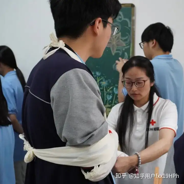 浙江省广播电视中等专业学校塘栖校区开展红十字急救技能培训(图2)