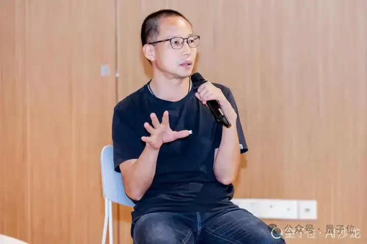 国产AI眼镜现状，这里有份沙龙实录｜量子位AI沙龙