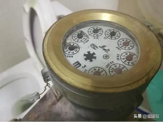 数字水表怎么看水表读数（水表上的数字代表什么）