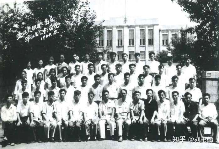 我们大学毕业时的合影
