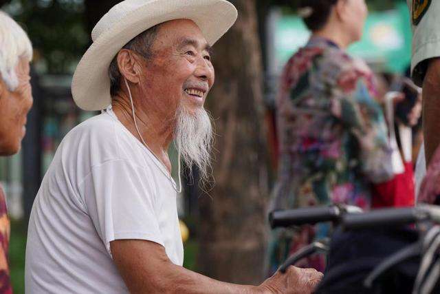 打造老年人专属的银发舞台 ——邳州市首场‘容彭之乐’公园音乐会圆满结束