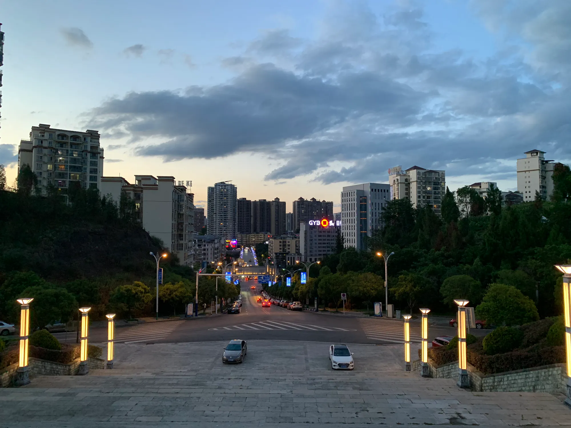 华灯初上，人约黄昏|米娜娜