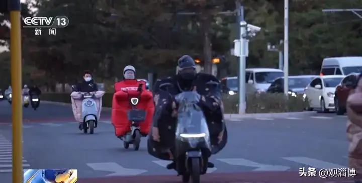 电动自行车“挡风被”到底该不该用，电动车“挡风被”藏风险插图3