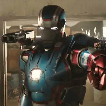 漫威电影宇宙的战争机器warmachine装甲是不是本质一直都是钢铁侠的